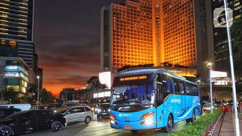 FOTO: Dorong Penggunaan Transportasi Publik, Rute Layanan Transjabodetabek Diperluas