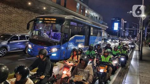 FOTO: Dorong Penggunaan Transportasi Publik, Rute Layanan Transjabodetabek Diperluas