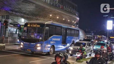 FOTO: Dorong Penggunaan Transportasi Publik, Rute Layanan Transjabodetabek Diperluas