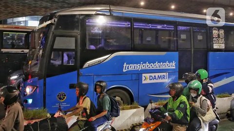 FOTO: Dorong Penggunaan Transportasi Publik, Rute Layanan Transjabodetabek Diperluas