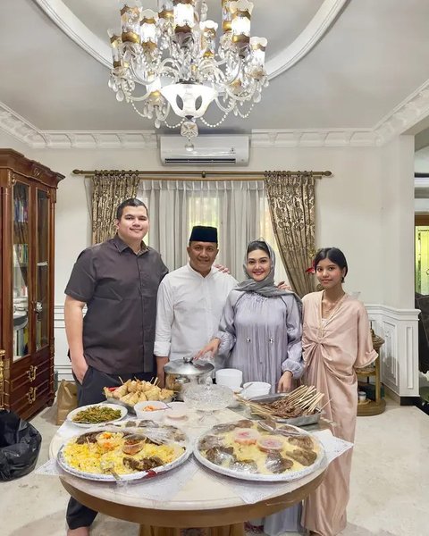 8 Potret Kedekatan Bella Saphira dengan Putra Sambungnya, Momen Pengajian saat Mantu Bikin Haru (sumber: Instagram/bellasaphiraofficial)
