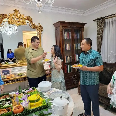 8 Potret Kedekatan Bella Saphira dengan Putra Sambungnya, Momen Pengajian saat Mantu Bikin Haru (sumber: Instagram/bellasaphiraofficial)