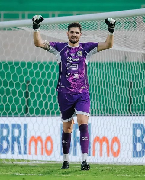 BRI Liga 1 - Alex Martins, Alan Bernardon, Tyronne del Pino (Bola.com/Adreanus Titus)