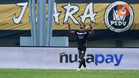 BRI Liga 1 - Alex Martins, Alan Bernardon, Tyronne del Pino (Bola.com/Adreanus Titus)