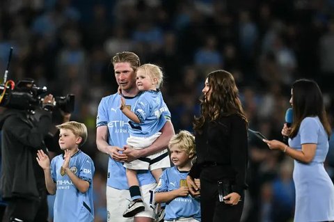 Selebrasi gelandang Manchester City, Kevin De Bruyne setelah mencetak gol penyeimbang 1-1 ke gawang Real Madrid pada laga leg kedua perempatfinal Liga Champions 2023/2024 di Etihad Stadium, M