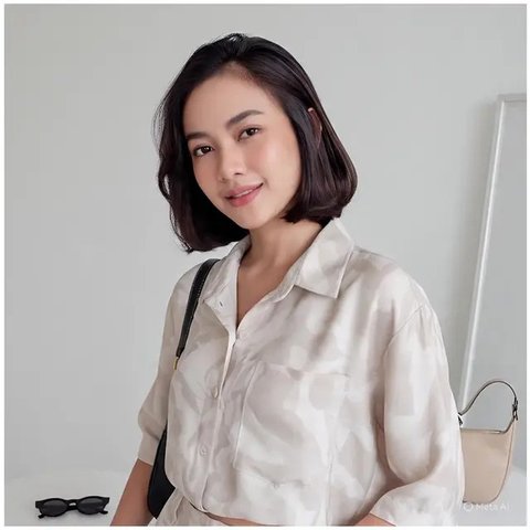 Gaya rambut retro untuk dicoba di 2025 untuk tampilan yang berani. Ilustrasi MetaAI