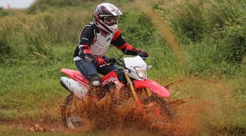 Menguji Honda CRF150L di Bandung.(Septian/Liputan6.com)