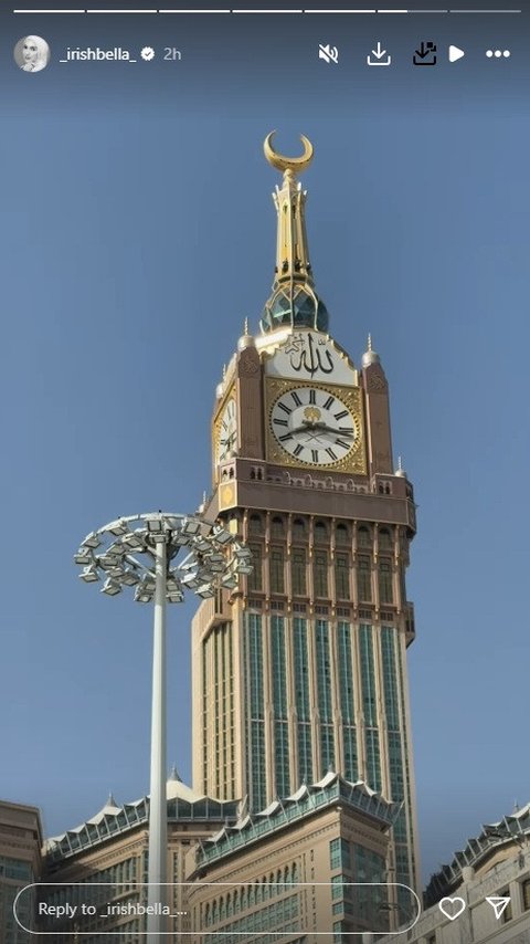 Irish Bella menjadi salah satu artis Tanah Air yang berangkat haji di tahun 2025. Selain Irish Bella, ada nama Arie Untung, Omesh, Ivan Gunawan, hingga Ruben Onsu yang baru mualaf.&nbsp;