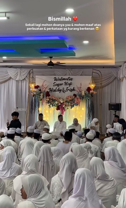 Jelang berangkat haji, Irish Bella dan Haldy Sabri menggelar walimatussafar di kediaman mereka pada Minggu (25/5/2025). Acara tersebut berlangsung khidmat dan penuh haru.
