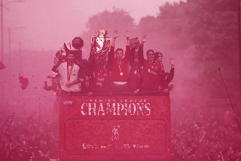 Virgil van Dijk Pakai Jam Tangan Langka saat Parade Liverpool, Harganya Bikin Melongo