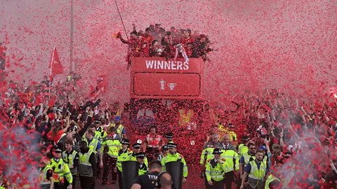 Virgil van Dijk Pakai Jam Tangan Langka saat Parade Liverpool, Harganya Bikin Melongo