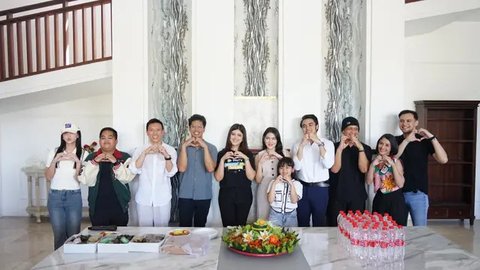 Setelah sukses dengan Ipar Adalah Maut, Davina Karamoy terus berburu peran baru. Salah satunya sebagai CEO Angela dalam serial Main Hati. Seperti apa? (Foto: Dok. Instagram @davinaakaramoy