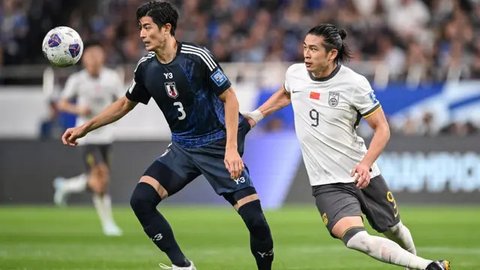Pemain Timnas China, Wu Lei. merayakan golnya dalam pertandingan kualifikasi Piala Dunia FIFA 2026 zona Asia antara China dan Singapura di Tianjin pada 26 Maret 2024. (AFP)