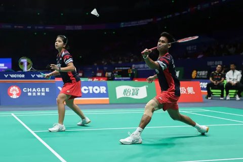 Ganda campuran Indonesia Jafar Hidayatullah/Felisha Alberta Nathaniel Pasaribu lolos ke perempat final Singapore Open 2025. Jafar/Felisha menang atas wakil Thialand Pakkapon Teeraratsakul/