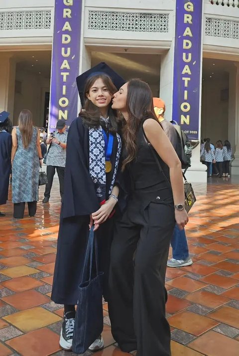 Wulan Guritno Hadir di Wisuda Putrinya yang Lulus SMP. [@wulanguritno]