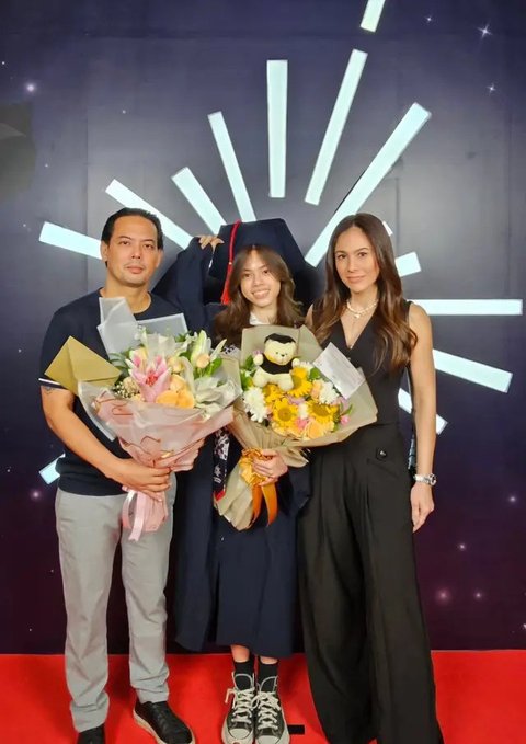 Wulan Guritno Hadir di Wisuda Putrinya yang Lulus SMP. [@wulanguritno]