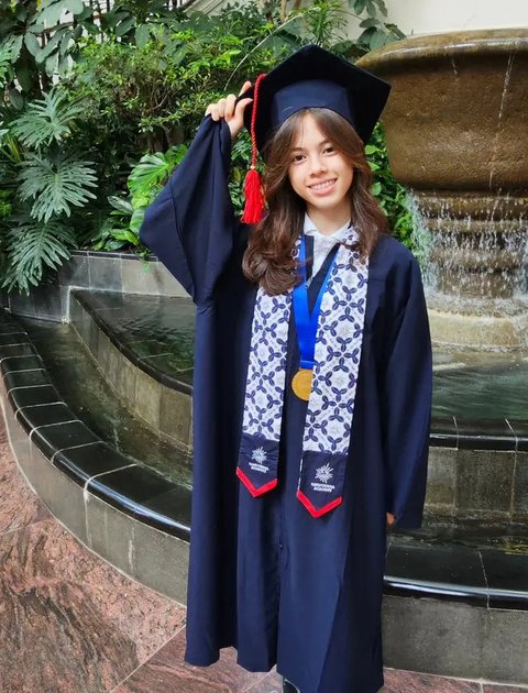 Wulan Guritno Hadir di Wisuda Putrinya yang Lulus SMP. [@wulanguritno]