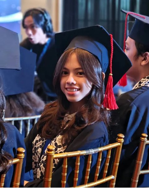 Wulan Guritno Hadir di Wisuda Putrinya yang Lulus SMP. [@wulanguritno]