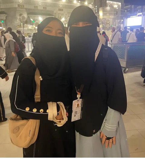 Irish Bella dan Ryana Dea saat Melaksanakan Haji 2025. dok. Instagram