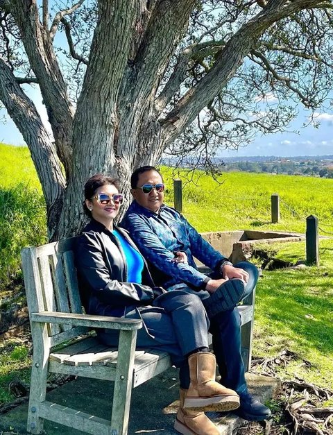 Inspirasi Gaya Bella Saphira saat Pakai Rok