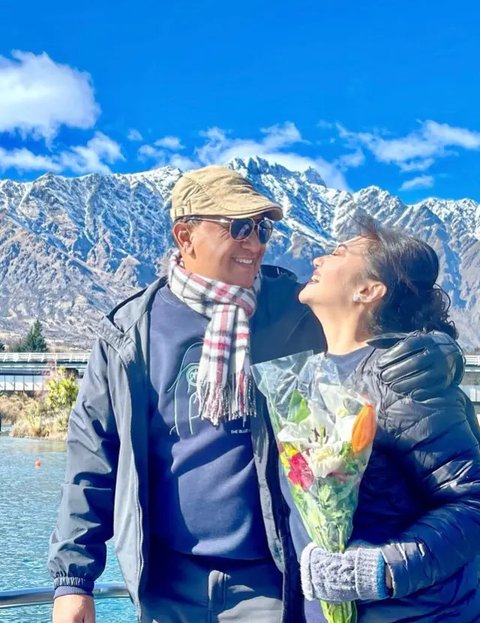 Inspirasi Gaya Bella Saphira saat Pakai Rok