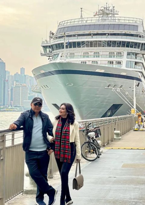 Inspirasi Gaya Bella Saphira saat Pakai Rok