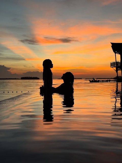 Gisella Anastasia dan Gempita Nora Marten baru saja menikmati liburan singkat di Pulau Sepa. Mereka menginap di sebuah resort yang berada di Kepulauan Seribu, Jakarta tersebut.