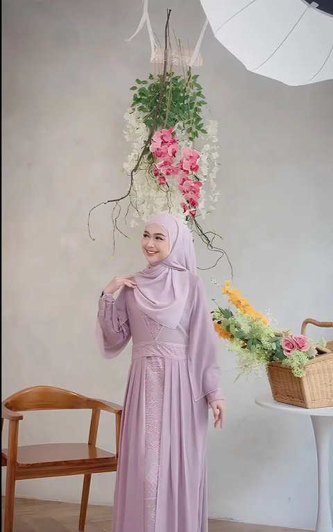 Inspirasi Gamis Kekinian ala Ria Ricis (Sumber: IG/riaricis1795)