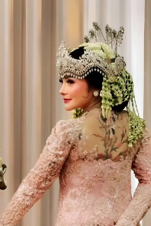 Potret Mawar Afi Pakai Gaun Jawa-Sunda di Prewedding (Sumber: IG/@mysamawar)