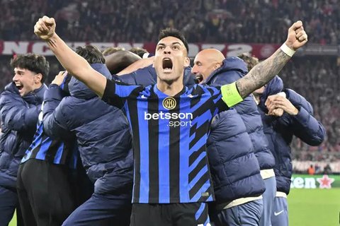 Dua pemain Inter Milan, Lautaro Martinez dan Marcus Thuram, merayakan gol ke gawang Bologna dalam laga giornata 19 Serie A Liga Italia yang digelar di Giuseppe Meazza, Kamis (16/1/2025) dini
