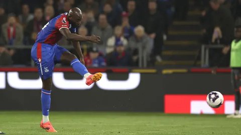 Penyerang Lille, Jonathan David masih berumur 21 tahun. Saat melawan Monaco, David mencetak brace bagi klubnya. Namun sayang kemenangan yang didepan mata harus kandas. Sampai saat ini Jonatha