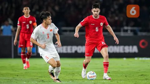 Ekspresi kebanggaan Sandy Walsh usai mencetak gol pertamanya untuk Timnas indonesia. Gol itu dicetak ke gawang Timnas Jepang dalam laga Grup D Piala Asia 2023, Rabu (24/1/2024). (Bola.com/Giu