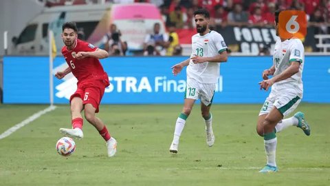 Ekspresi kebanggaan Sandy Walsh usai mencetak gol pertamanya untuk Timnas indonesia. Gol itu dicetak ke gawang Timnas Jepang dalam laga Grup D Piala Asia 2023, Rabu (24/1/2024). (Bola.com/Giu