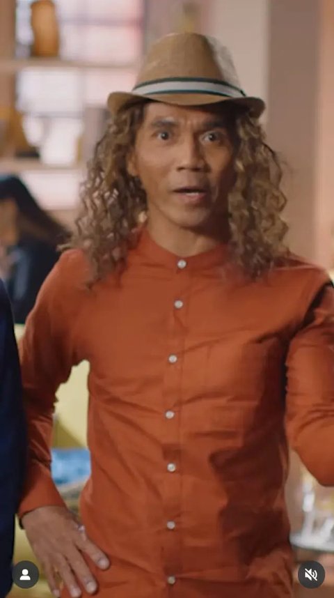 Potret Kaka Slank Pakai Wig. (Sumber: Instagram/fishgod)