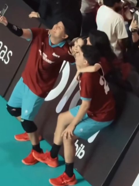Meski belum ada pernyataan resmi soal kedekatan Nyoman Paul dan Keisya Levronka, momen kebersamaan mereka terus jadi sorotan. Dalam satu sesi selfie bersama Rizky Febian dan Mahalini, Paul dan Keisya tampak serasi bak pasangan yang sedang double date.<br />Temukan berbagai potret menarik dan kabar terbaru dunia hiburan di kapanlagi.com. Kalau bukan sekarang, KapanLagi?
