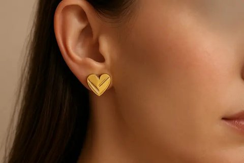 7 Model Anting Emas Tusuk Terbaru 2025, Simpel tapi Elegan untuk Berbagai Gaya (sumber:AI)