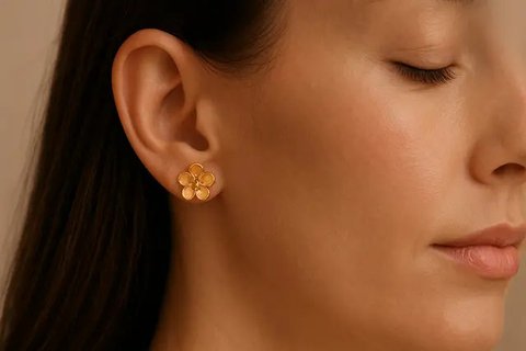 7 Model Anting Emas Tusuk Terbaru 2025, Simpel tapi Elegan untuk Berbagai Gaya (sumber:AI)