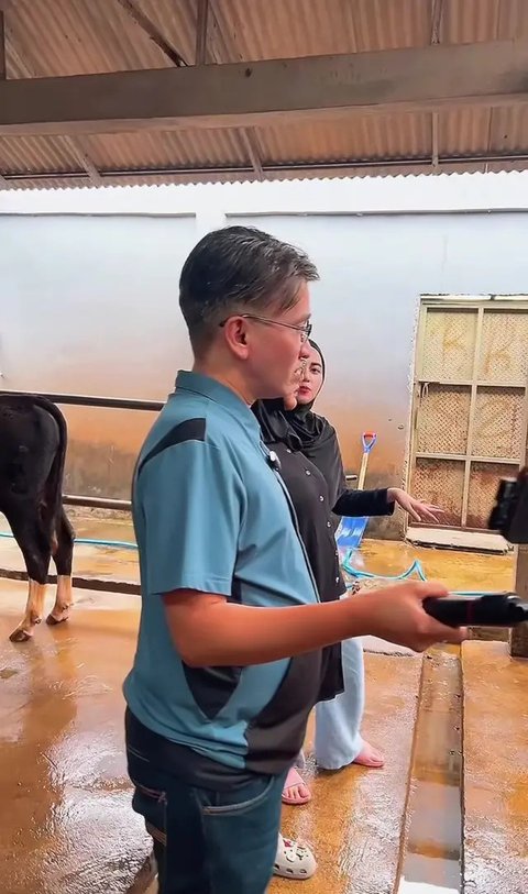 Potret Ruben Onsu Cari Sapi Kurban Usai Batal Naik Haji (Sumber: IG/ruben_onsu)