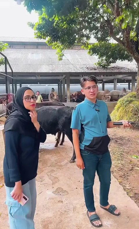 Potret Ruben Onsu Cari Sapi Kurban Usai Batal Naik Haji (Sumber: IG/ruben_onsu)