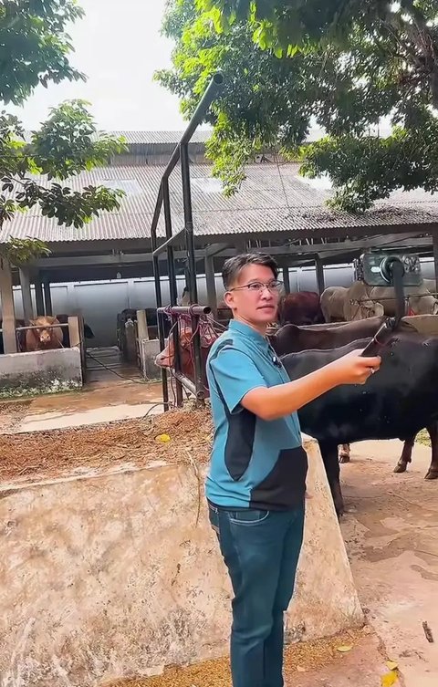 Potret Ruben Onsu Cari Sapi Kurban Usai Batal Naik Haji (Sumber: IG/ruben_onsu)