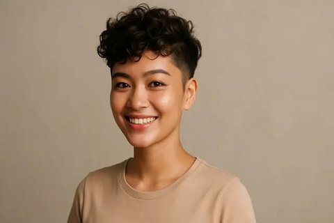 Potongan Rambut Pendek Keriting Mengembang