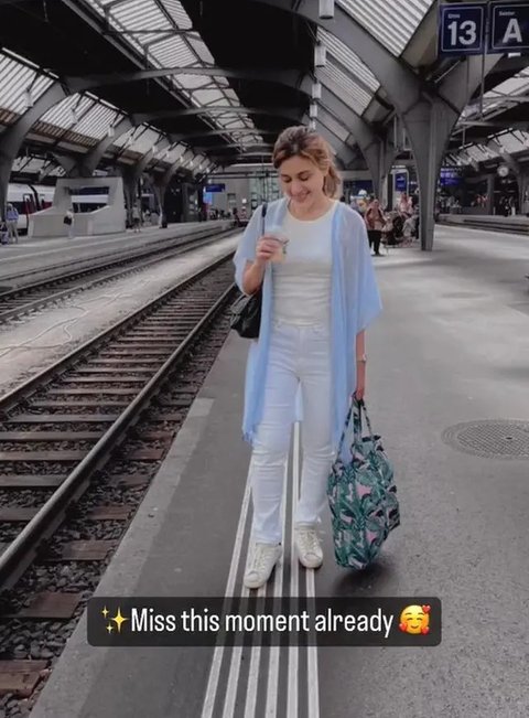 Potret Samanta Elsener dengan Busana Putih/Instagram/@samanta.elsener