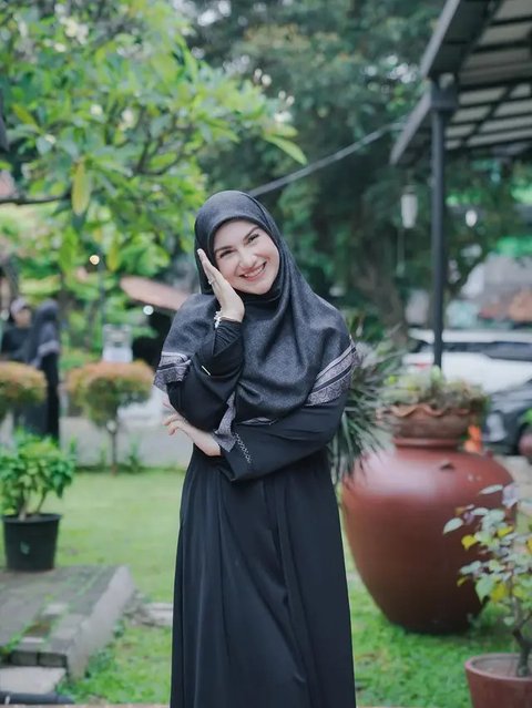 Gamis Kekinian Ala Irish Bella di 2025 (Sumber: IG/@_irishbella_)