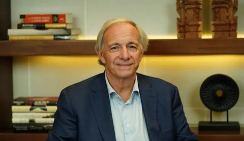 Menko Luhut bertemu dengan Ray Dalio, seorang filantropis dan founder Hedge Fund terbesar di dunia, Bali, Minggu (1/09/2024). Menko Luhut menceritakan perkenalan bersama Ray dimulai dari peng