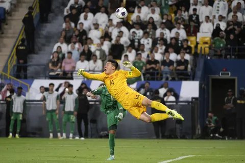 Kualifikasi Piala Dunia 2026 - Timnas Indonesia Vs China - Duel Antarlini (Bola.com/Adreanus Titus)