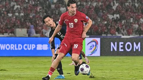 Kualifikasi Piala Dunia 2026 - Timnas Indonesia Vs China - Duel Antarlini (Bola.com/Adreanus Titus)