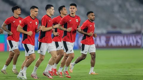 Kualifikasi Piala Dunia 2026 - Timnas Indonesia Vs China - Duel Antarlini (Bola.com/Adreanus Titus)