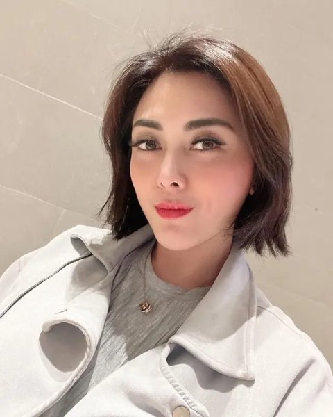 Jonathan Frizzy jadi tersangka kasus vape obat keras dan diancam hukuman maksimal 12 tahun penjara. Dhena Devanka mengklaim anak-anak baik-baik saja. (Foto: Dok. Instagram @dhenaaldhaliadevan