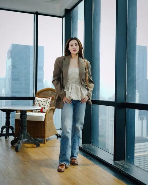 9 Potret Aaliyah Massaid Pakai Jeans, Kombinasi Outfit yang Stylish dan Inspiratif (sumber:Instagram/aaliyah.massaid)