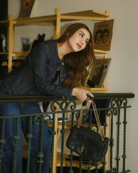 9 Potret Aaliyah Massaid Pakai Jeans, Kombinasi Outfit yang Stylish dan Inspiratif (sumber:Instagram/aaliyah.massaid)